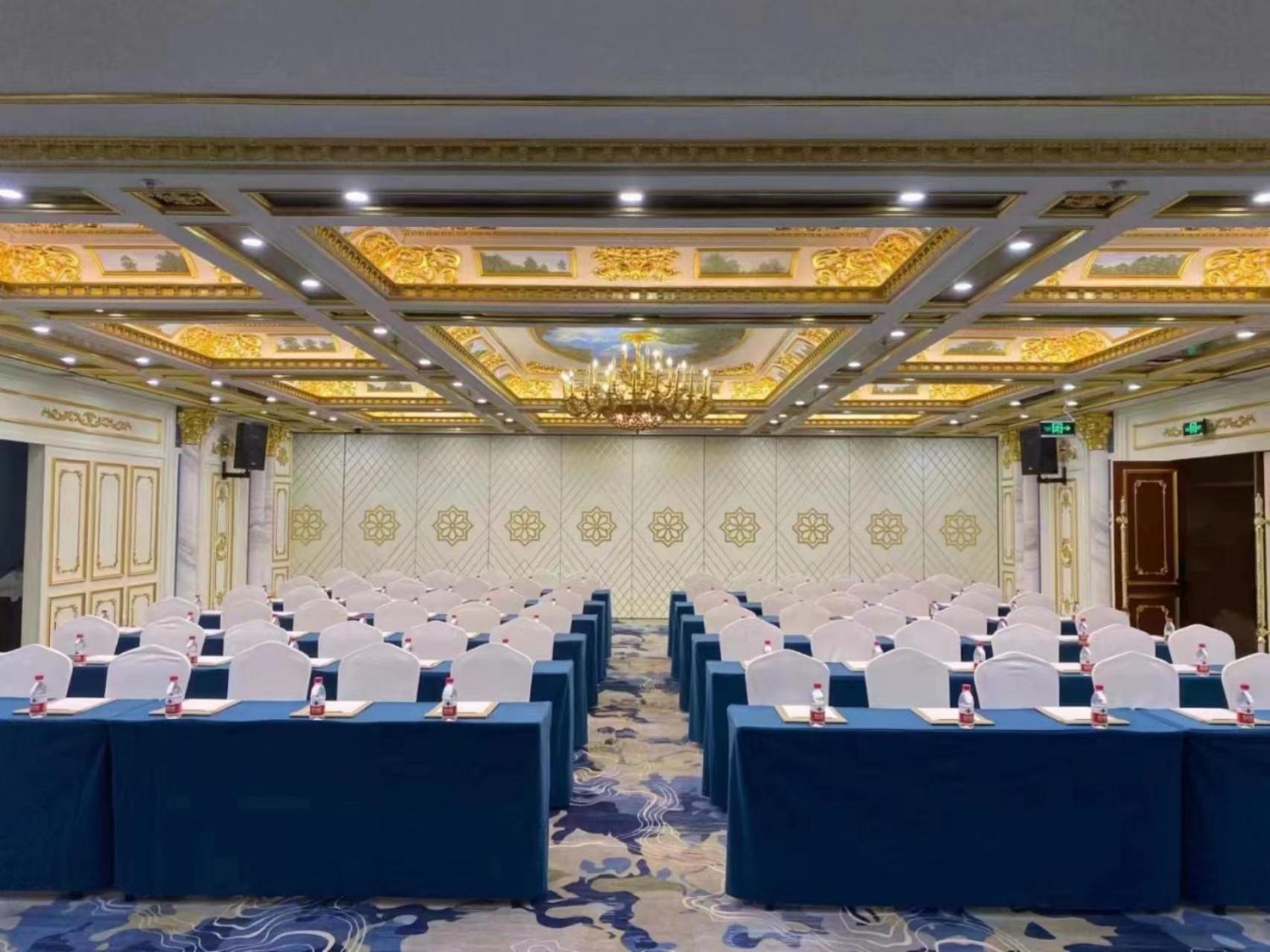 Grand Mercure Hotel Hualing Urumqi Bagian luar foto